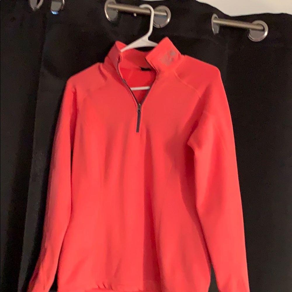 Mountain hardwear sweatshirt